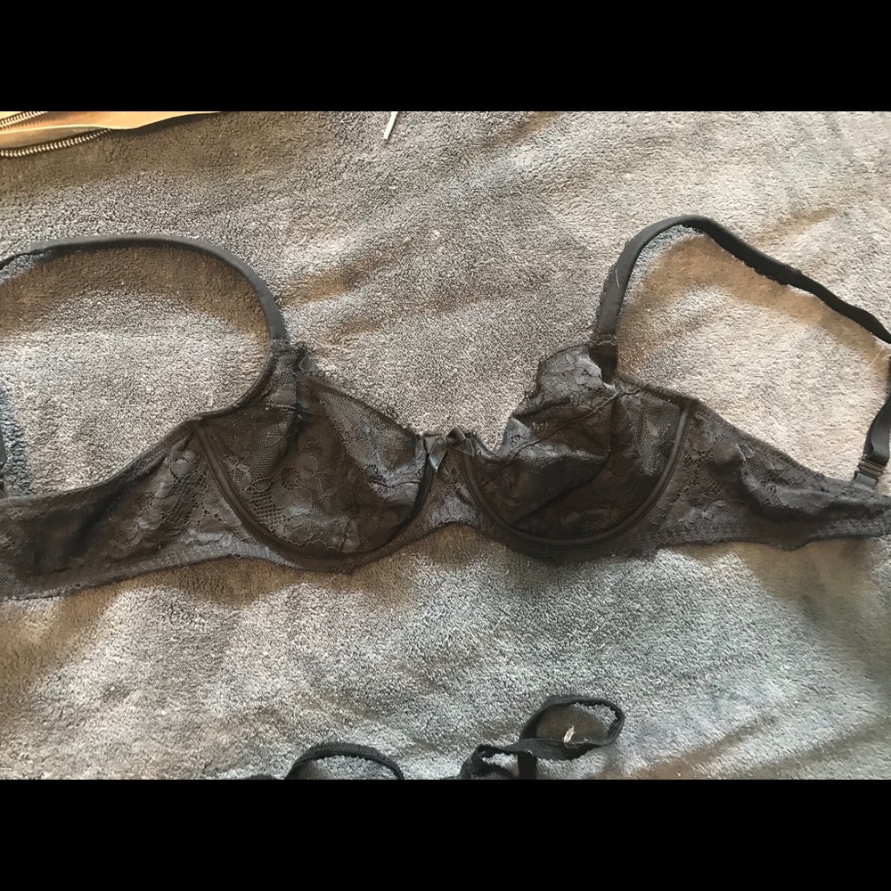 Black laced bra